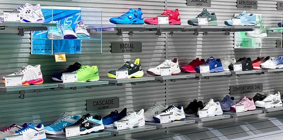 バドミントンシューズ